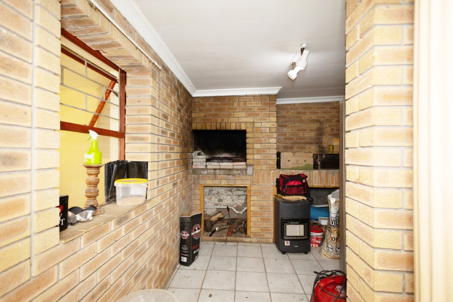 5 Bedroom Property for Sale in Vredekloof Western Cape